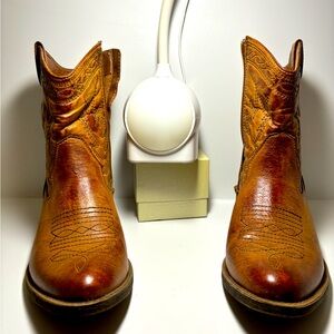 Coconuts - Western bootie; Sz 8M;